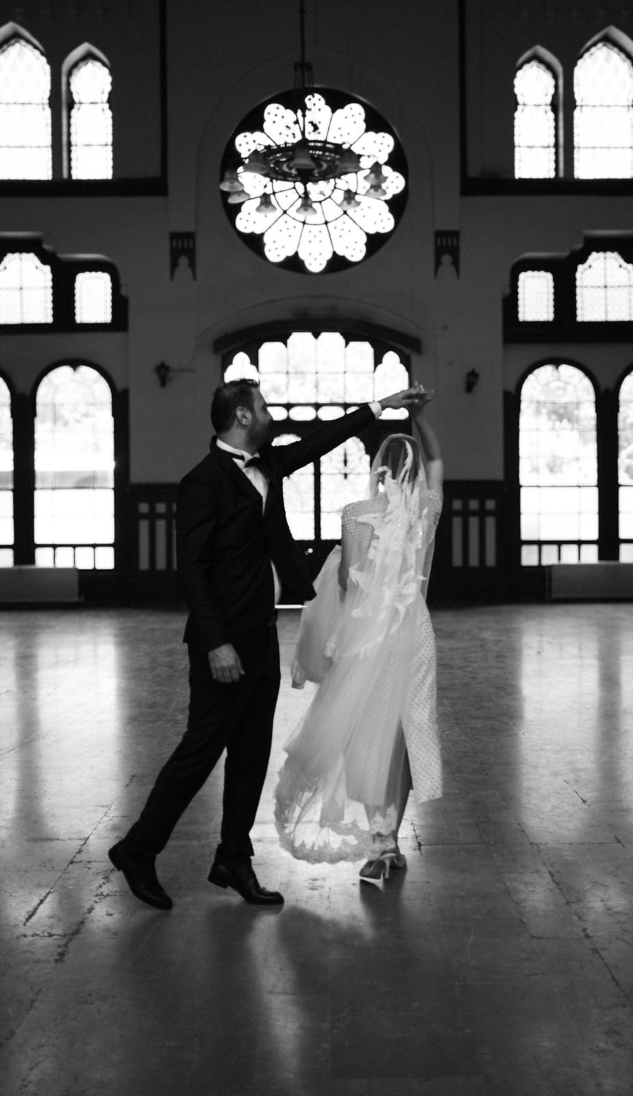 dans eden gelin ve damat