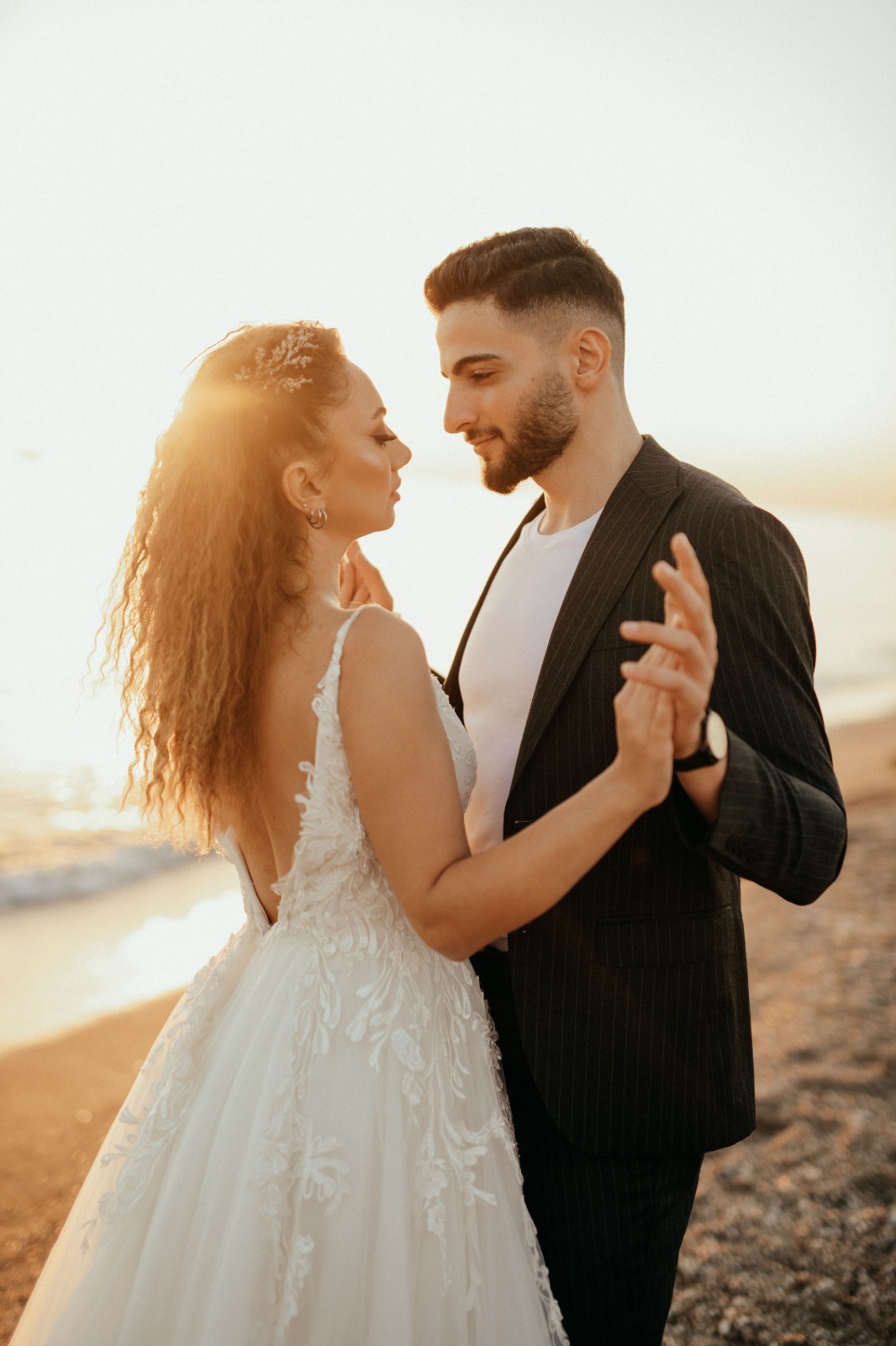 kumsalda dans eden gelin ve damat